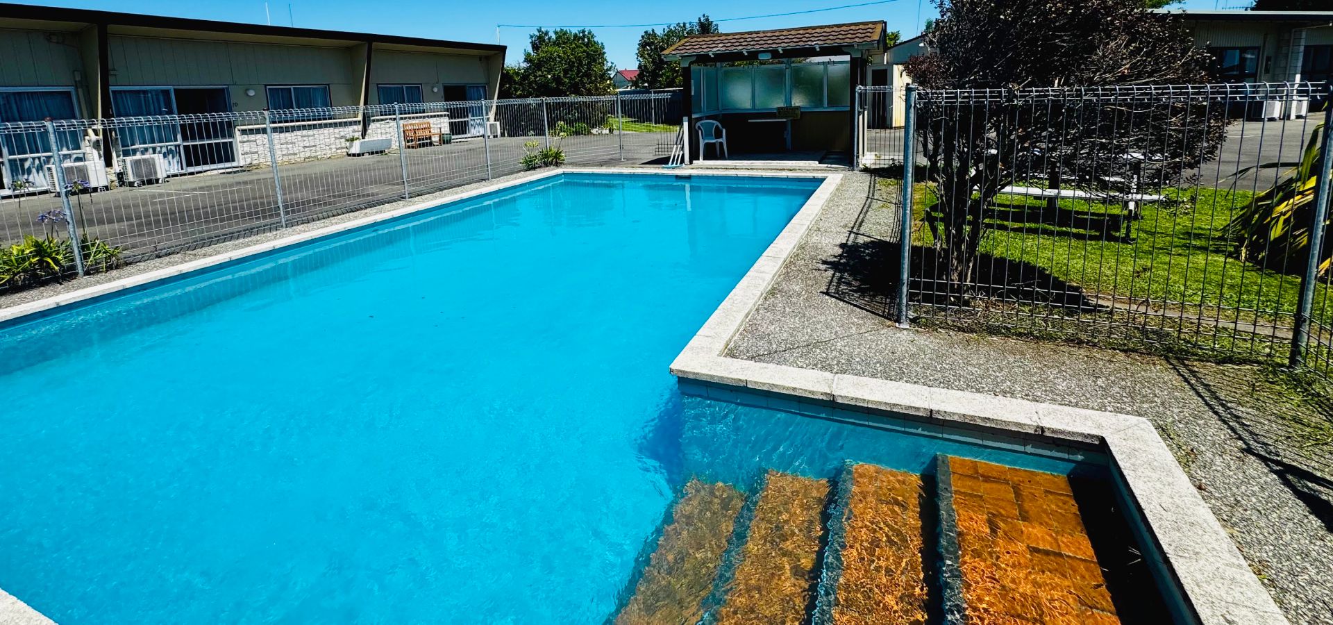 Napier motel with a pool