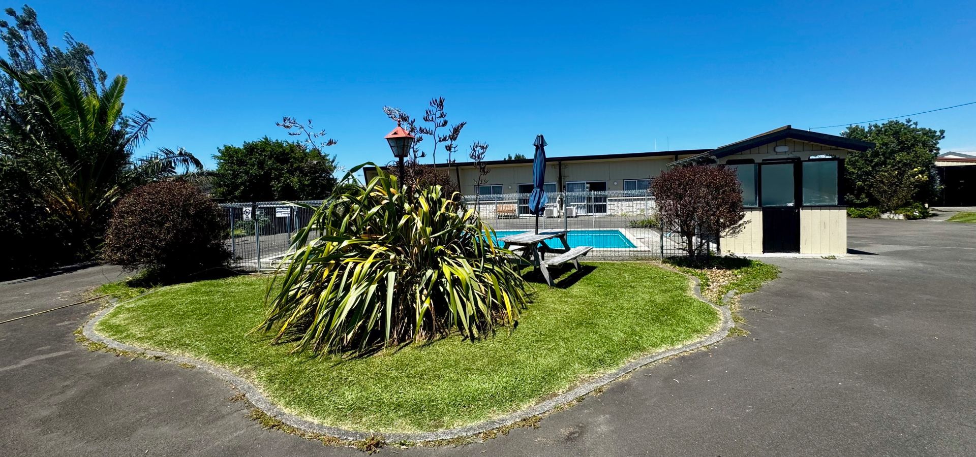 Family-friendly motel with children's play area in Napier